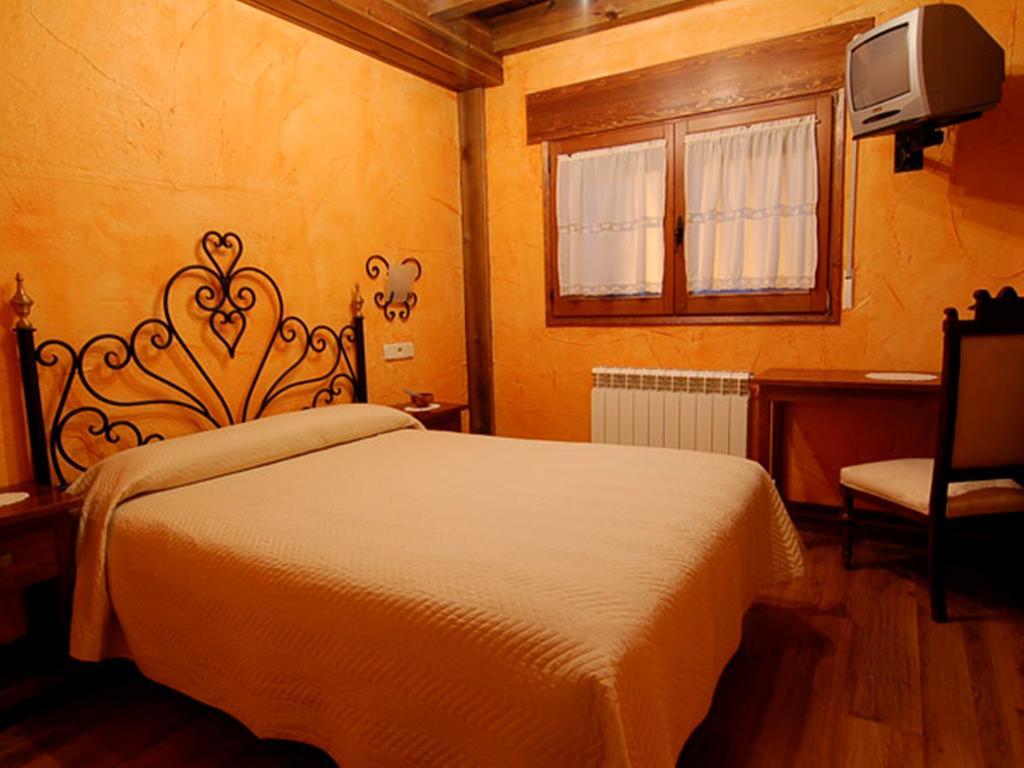 La Casona del Herrero Navaleno Habitación foto